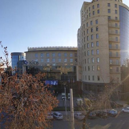 Aura On Erkindik Boulevard Bishkek Bagian luar foto