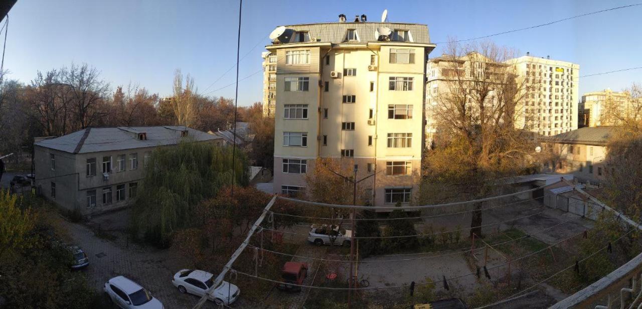 Aura On Erkindik Boulevard Bishkek Bagian luar foto