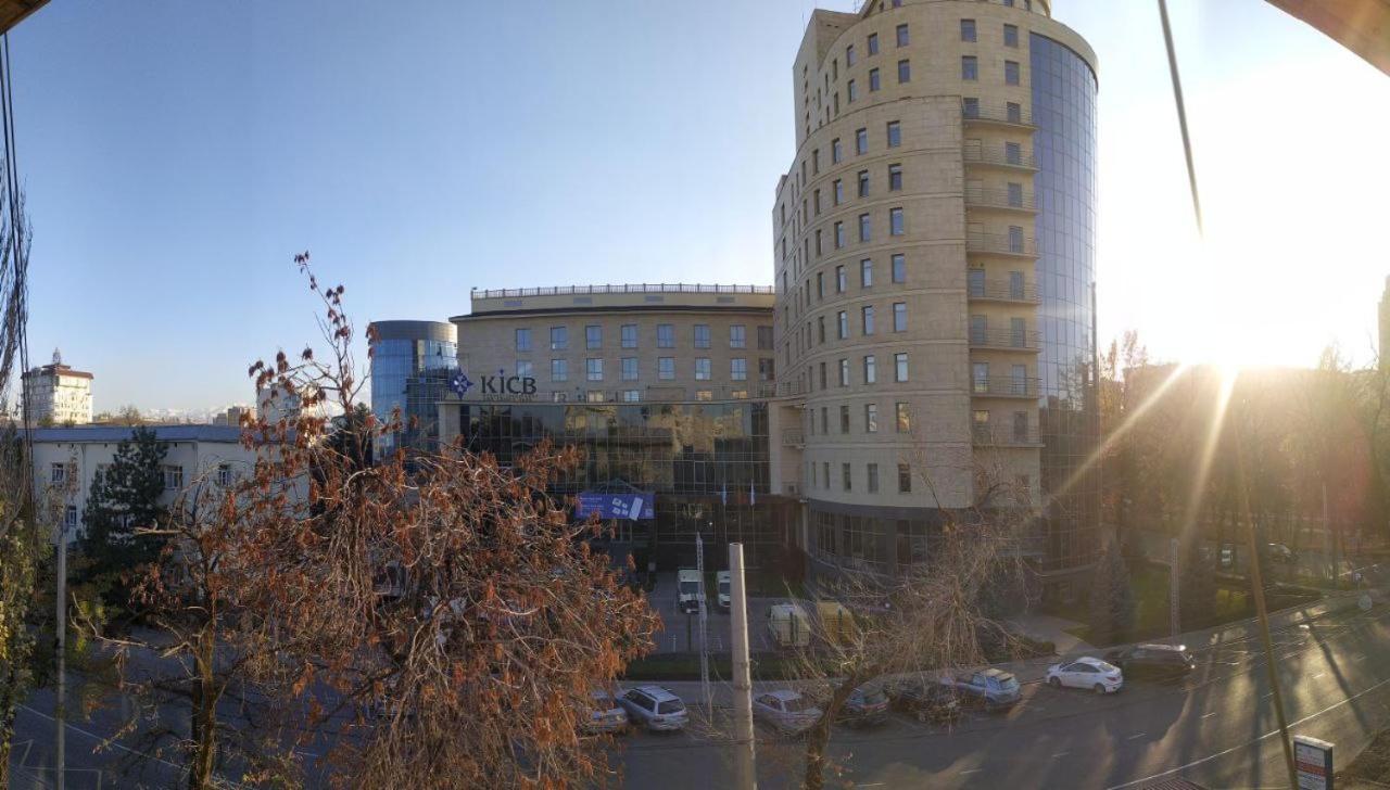 Aura On Erkindik Boulevard Bishkek Bagian luar foto